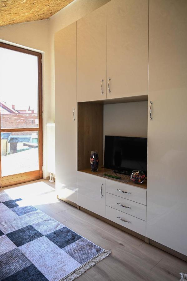 Elem Apartmani Skver ทูซลา ภายนอก รูปภาพ