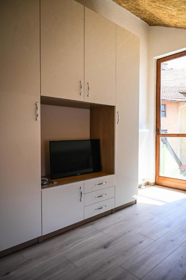 Elem Apartmani Skver ทูซลา ภายนอก รูปภาพ