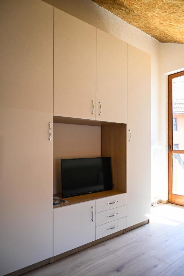 Elem Apartmani Skver ทูซลา ภายนอก รูปภาพ
