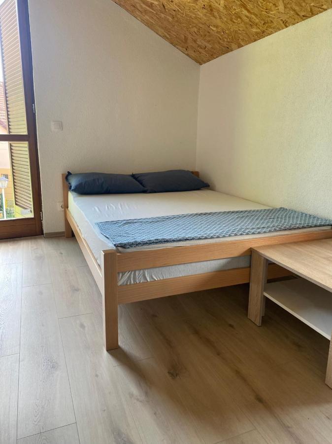 Elem Apartmani Skver ทูซลา ภายนอก รูปภาพ