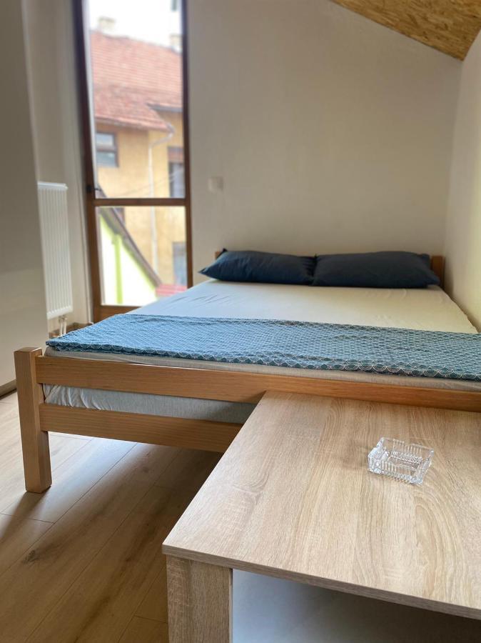 Elem Apartmani Skver ทูซลา ภายนอก รูปภาพ